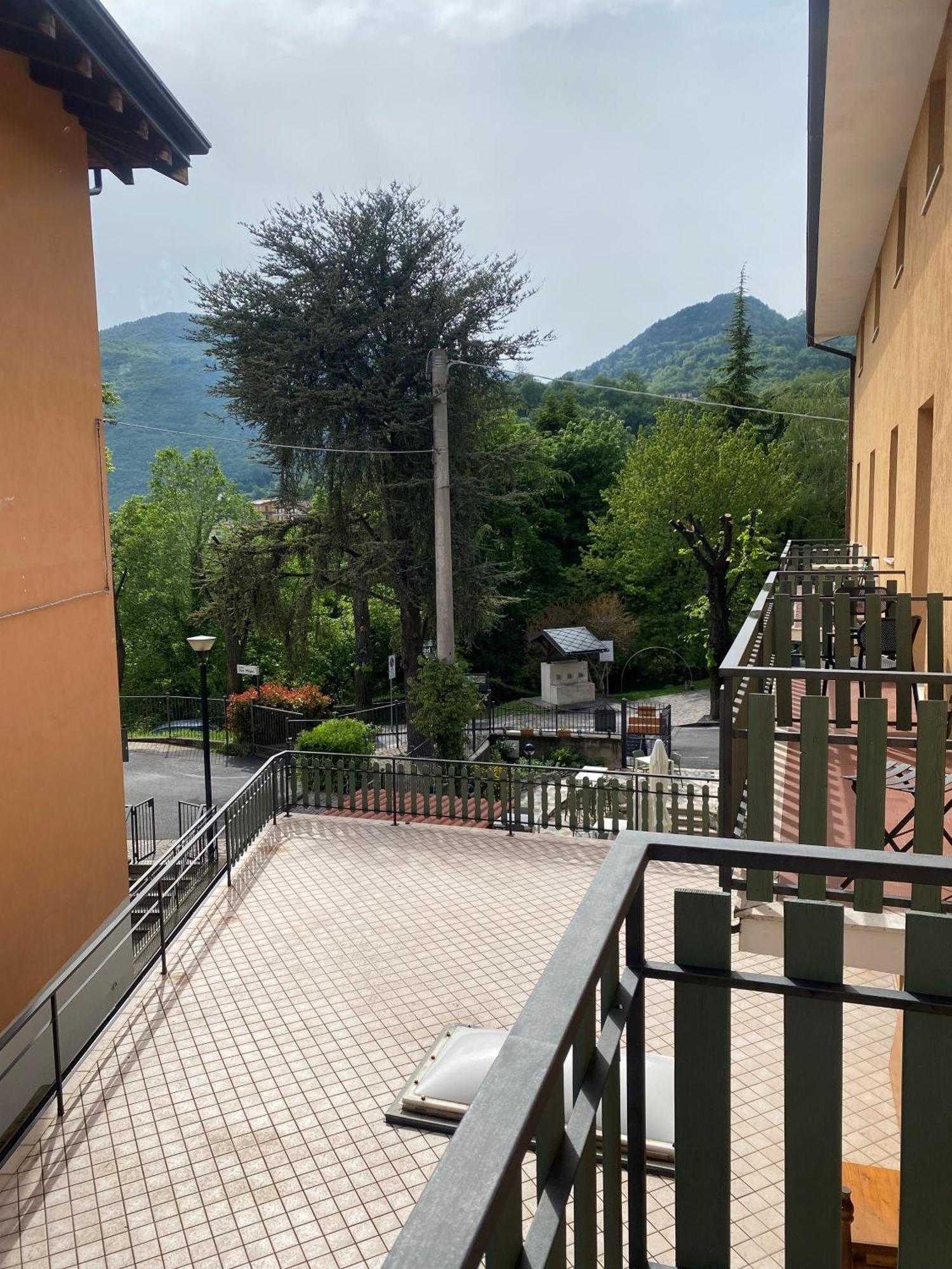 Ca' Ai Tigli Hotel Tignale Bagian luar foto